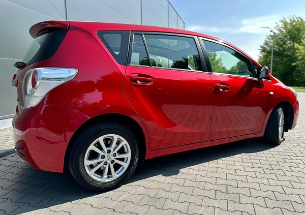 Toyota Verso cena 24900 przebieg: 289000, rok produkcji 2010 z Płock małe 137